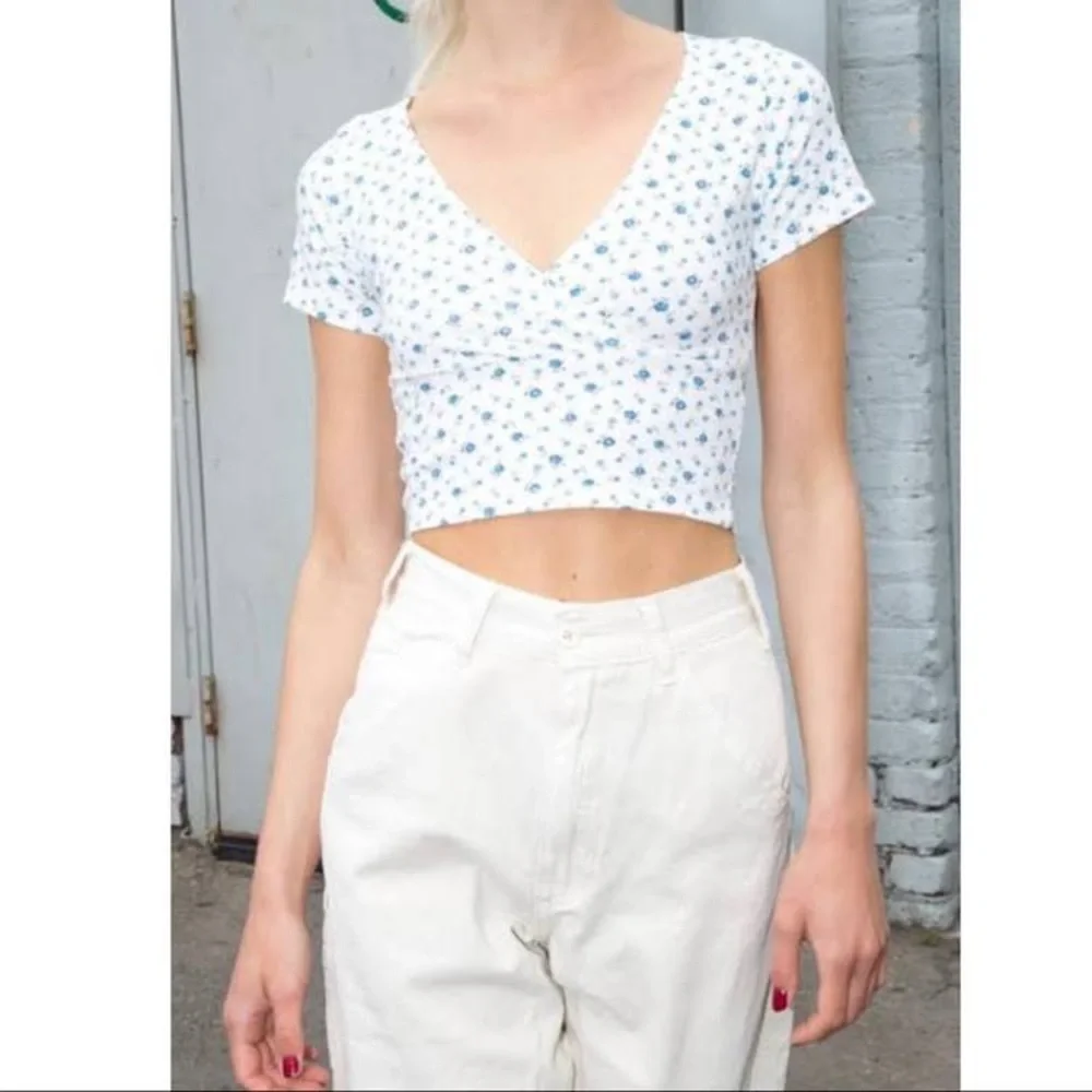 Brandy Melville blue floral amara top - Picture 1 of 6
